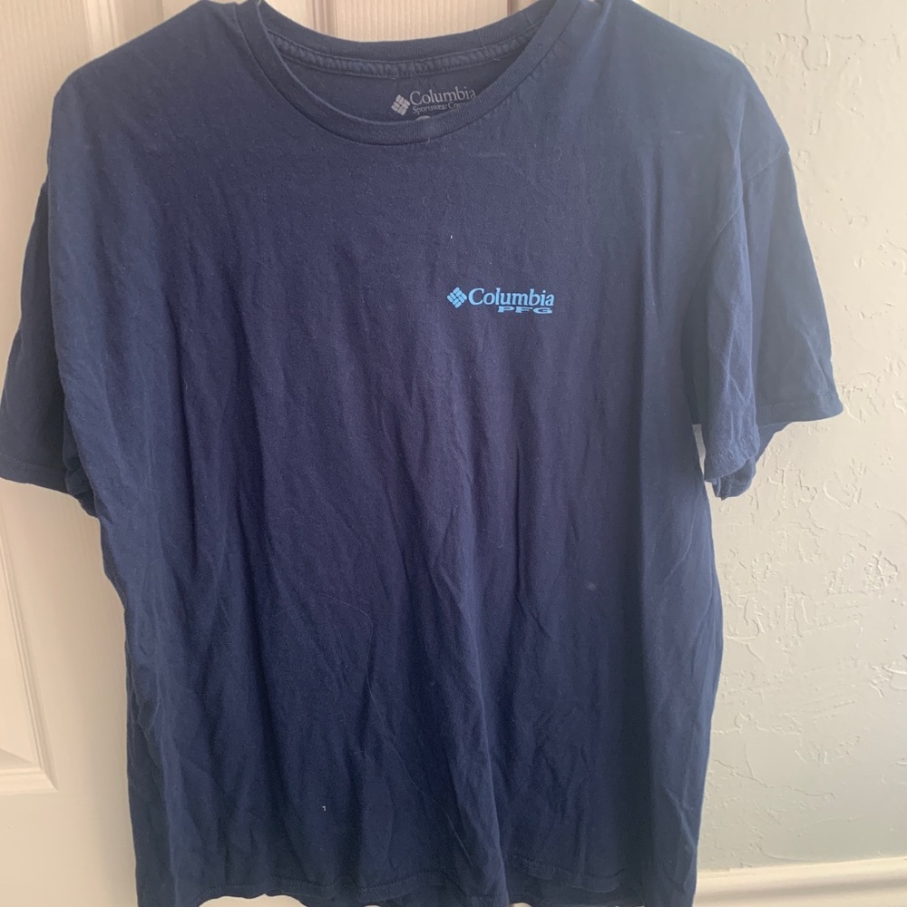L Columbia T-shirt. Navy blue